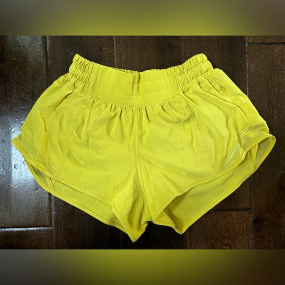 Lululemon Hotty Hot Low-Rise Lined Short 2.5” Pink, Orange, Yellow, Blue Size 2 - Picture 8 of 14